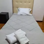 Amplo Com 4 Quartos Na Zona Universitaria