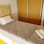 Amplo Com 4 Quartos Na Zona Universitaria *
