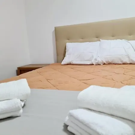 Amplo Com 4 Quartos Na Zona Universitaria * ポルト