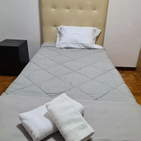 Amplo Com 4 Quartos Na Zona Universitaria