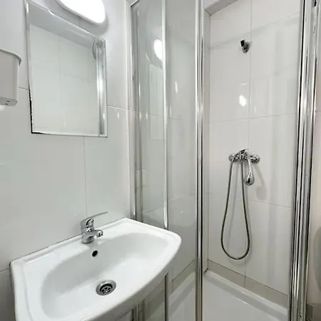 Apartament Amplo Com 4 Quartos Na Zona Universitaria *