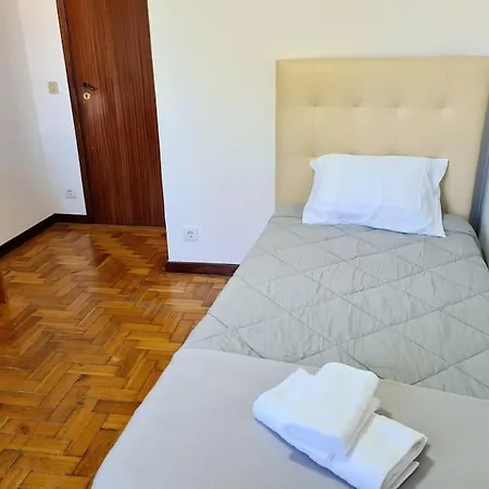 Amplo Com 4 Quartos Na Zona Universitaria *