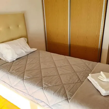 Amplo Com 4 Quartos Na Zona Universitaria *