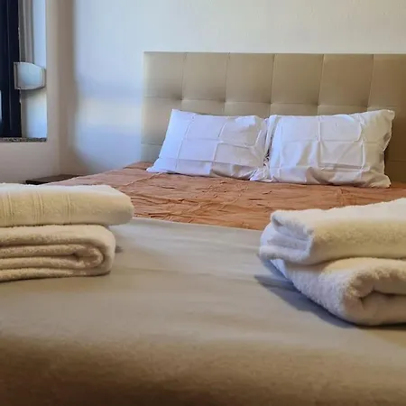 Amplo Com 4 Quartos Na Zona Universitaria *