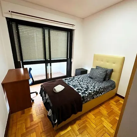 Amplo Com 4 Quartos Na Zona Universitaria Porto