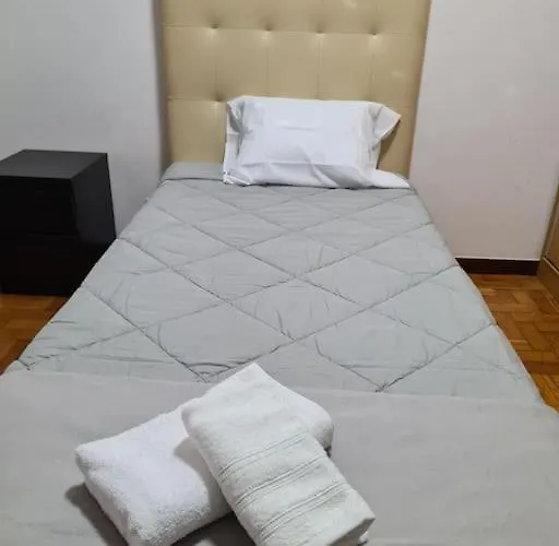 Amplo Com 4 Quartos Na Zona Universitaria