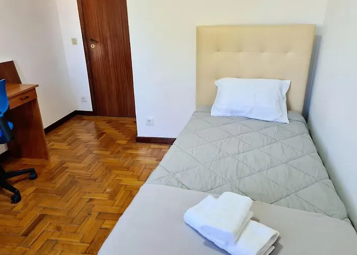 Amplo Com 4 Quartos Na Zona Universitaria *