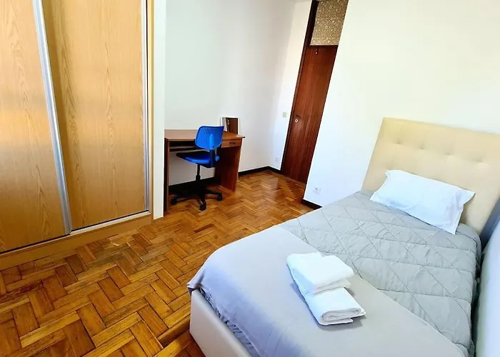 公寓 Amplo Com 4 Quartos Na Zona Universitaria 波尔图