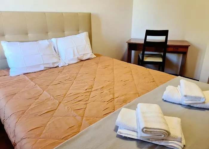 Amplo Com 4 Quartos Na Zona Universitaria