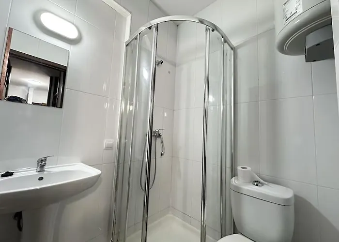 Amplo Com 4 Quartos Na Zona Universitaria *