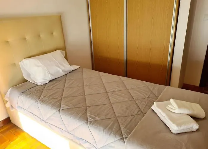 Amplo Com 4 Quartos Na Zona Universitaria *