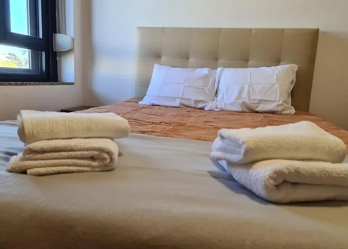 Amplo Com 4 Quartos Na Zona Universitaria *