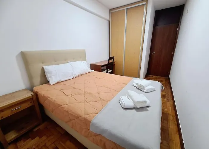 Apartment Amplo Com 4 Quartos Na Zona Universitaria