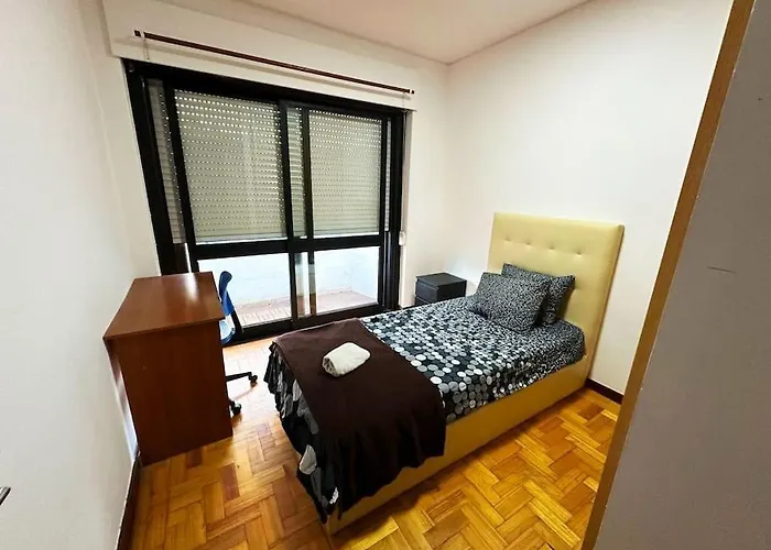 Amplo Com 4 Quartos Na Zona Universitaria Porto