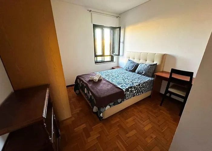 Amplo Com 4 Quartos Na Zona Universitaria * Porto