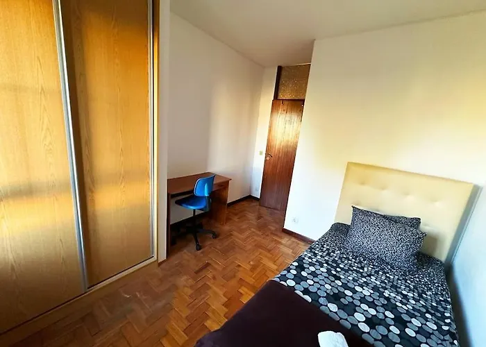 Apartment Amplo Com 4 Quartos Na Zona Universitaria