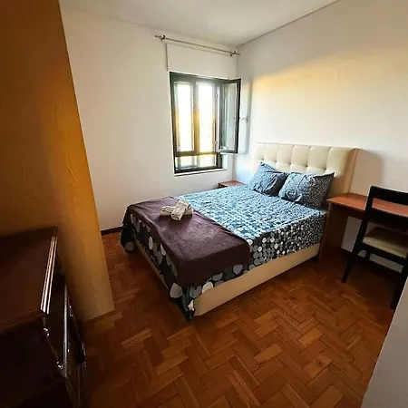 Amplo Com 4 Quartos Na Zona Universitaria * Порту